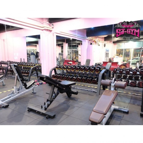 เทรนเนอร์ฟิตเนสผู้หญิง